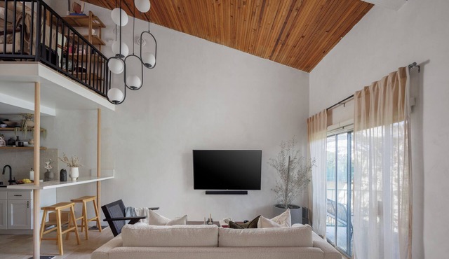 Mediterranean LA Loft with Pool, Fitness Room & Tennis Courts in a Walkable Area in Encino