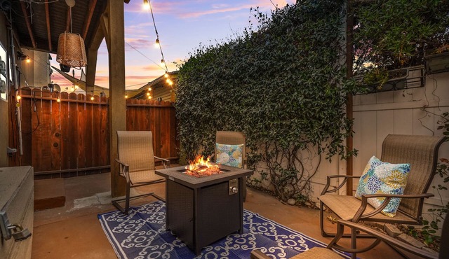 Mins to Shoreline Village - Fire pit - Arcade - Long Beach Summer Getaway!
