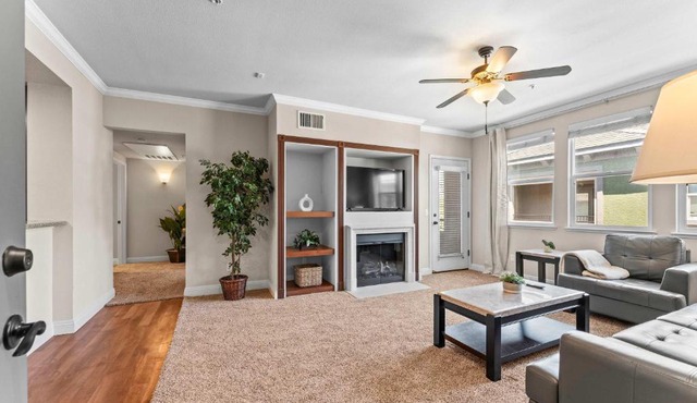 Modern 1BR Reno Retreat · Near Reno Events & Pool