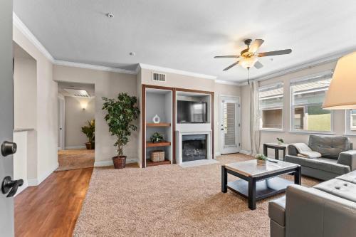 Modern 1BR Reno Retreat · Pool & Spring Events