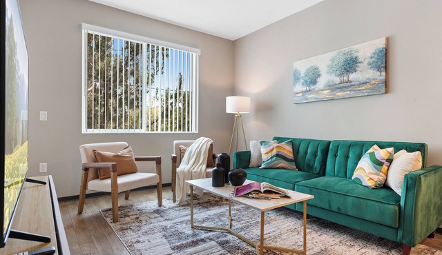 Modern 2BR/2BA in Irvine Pool & Gym