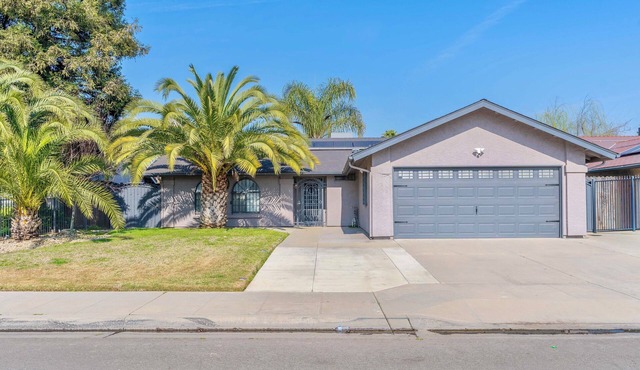 Modern 3BR Pool Home w EV Charger-BBQ-Firepit