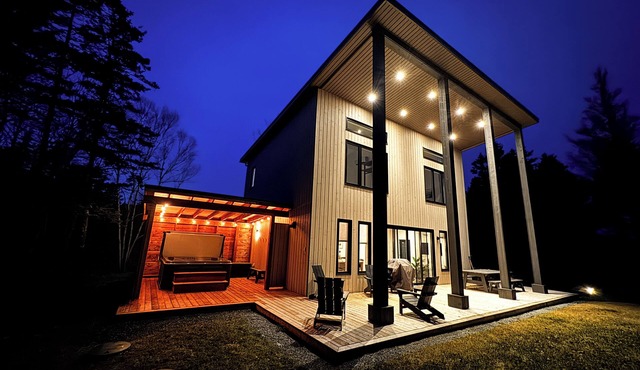 Modern Beach House | 90-Sec Walk to Pristine Beach | Hot tub in Brooklyn