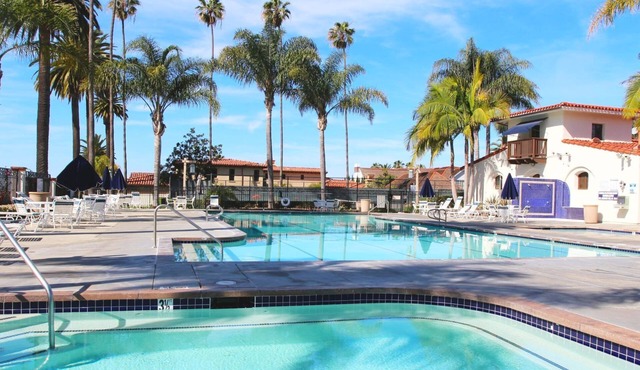 Modern Beach Retreat: Private Pool & Exclusive Beach Access in Gated Community