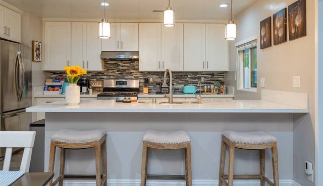 Modern Family Oasis – Pet-Friendly & Minutes from Disney