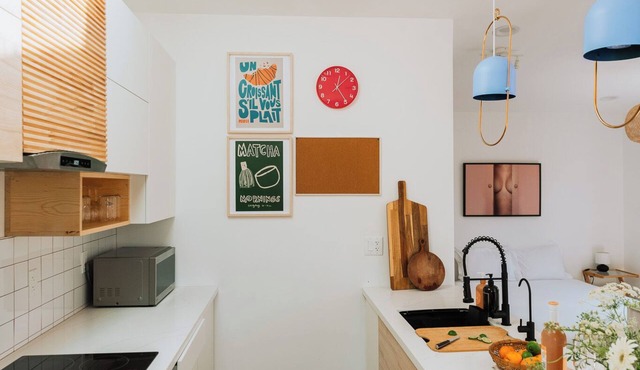 Modern Minimalist 1-bedroom studio in central area.