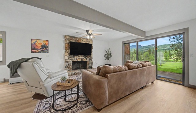 Modern Mountain Luxury, Stunning Views, Brand New Everything in Graeagle