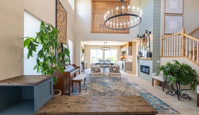 Modern Mountain Retreat Located in highly desirable area in Northwest Reno.