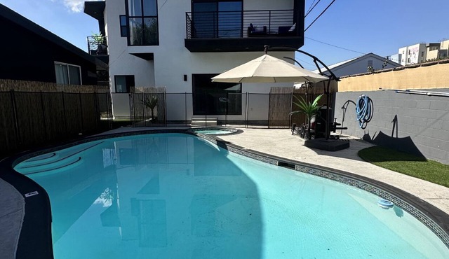 Modern Pool House Near SoFi - Jacuzzi - Sleeps 7-Free Parking