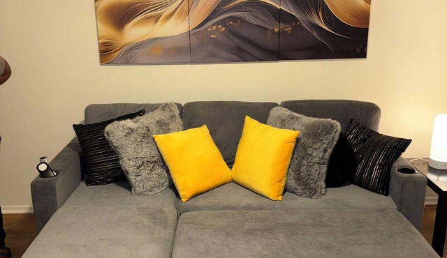 Modern & Private Studio Retreat in the Heart of Inglewood