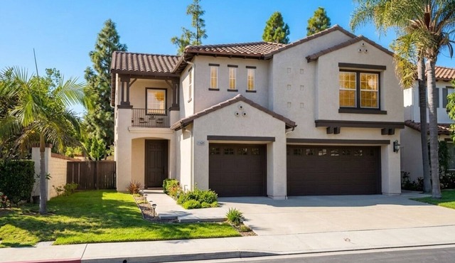 Modern Tustin Home Tesla Universal EV 30+ Days