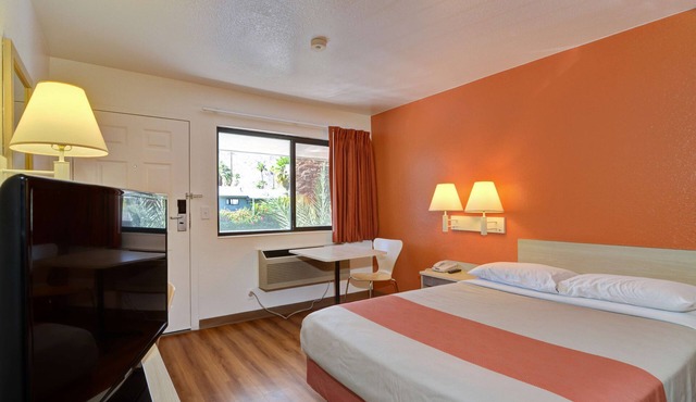 Motel 6 Palm Springs, CA - East - Palm Canyon