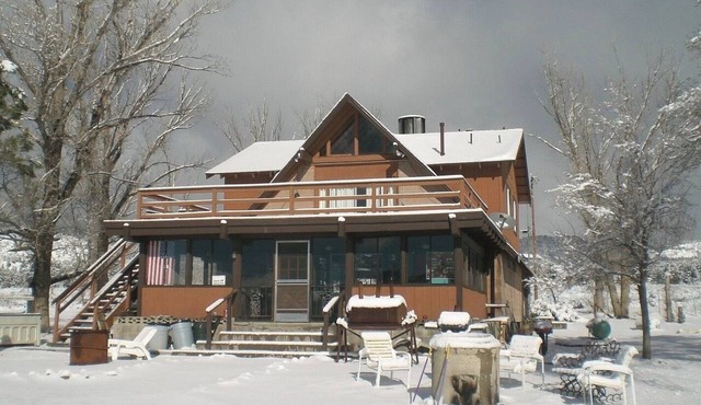 Mountain Chalet next to Angeles National Forrest and near Hard Rock Casino Tejon