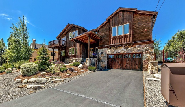 Mountain Contemporary Home come play in the mountains! 1376 MD