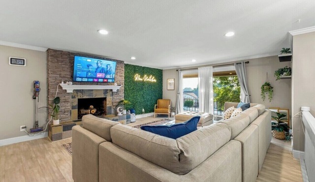 Mtn+City Views | 4BR Firepit FamilyRetreat NearUNR