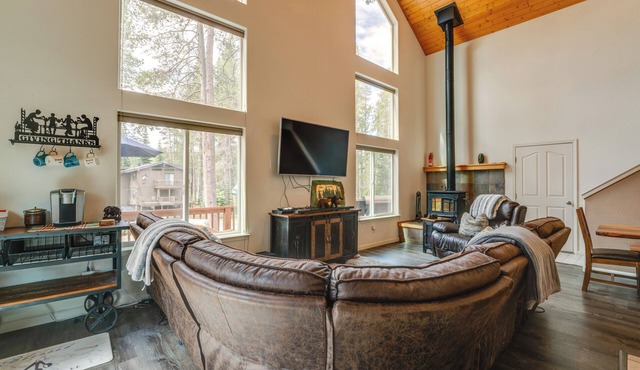 Neighborhood Beach Access! Soda Springs Getaway