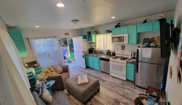 New Build 1 Bedroom 1 Bath Beach Themed perfect little place 1/2 mile to Harbor!