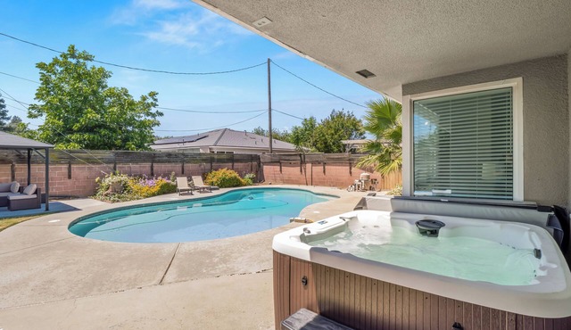 New Hot Tub! Pool, Arcades, BBQ! 5 Bed:3 Bath