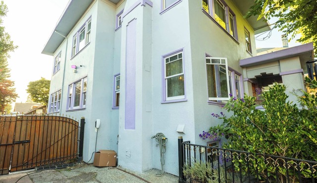 New Listing! Berkeley Retreat w/Chef’s Kitchen & Hot Tub