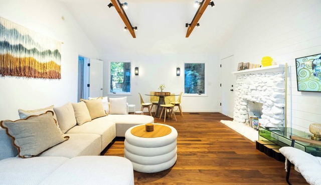 New Listing! Redwood tree retreat in Mill Valley