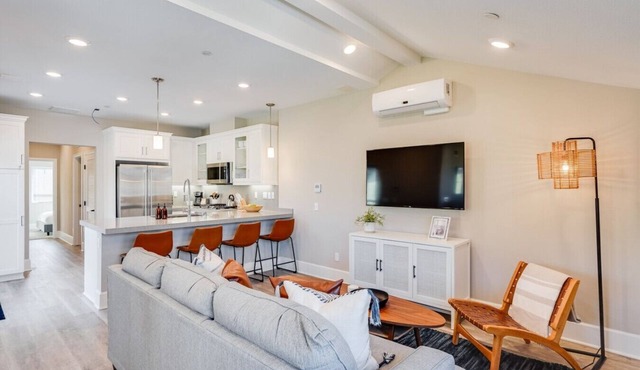 NEW Luxury 3BR Beach Home + Walk to Ocean & Bay + Beach Toys