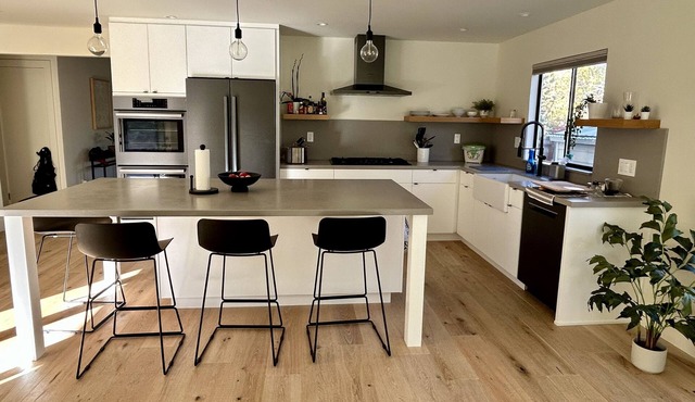NEW - Modern, Light-filled Sanctuary in the Heart of Napa!