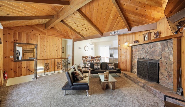 NEW! The Bear Cabin Running Springs 5BR Sleeps 9