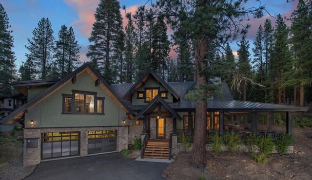 NEW - Truckee Luxury Retreat - Remote Work Friendly - Sleeps 10+