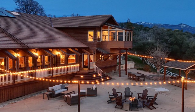 NEW! Yosemite Views Luxe 5BR 4.5BA Sleeps 16 +