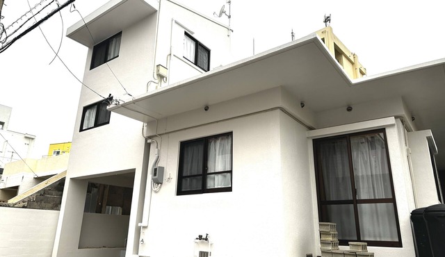 NewOpen 】 Located in the popular tourist area of Chatan! 1 minute walk to the beach! Max. 14 persons