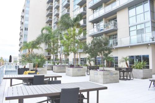 NoHo Stay 2BR with Secured Parking