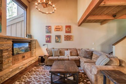 North Shore Lakeside Condo 15 by Tahoe Getaways - Walk to Beach with HOA