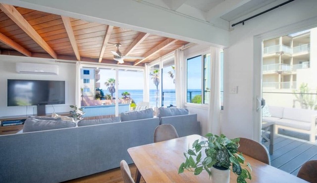 Ocean Front 5 BR w/Sunset Views & Backyard in San Diego