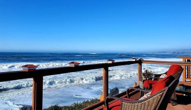 Ocean Front Cabin 12 with Private Jacuzzi & Spectacular Views (Private Beach Owned By White Rock Resort)