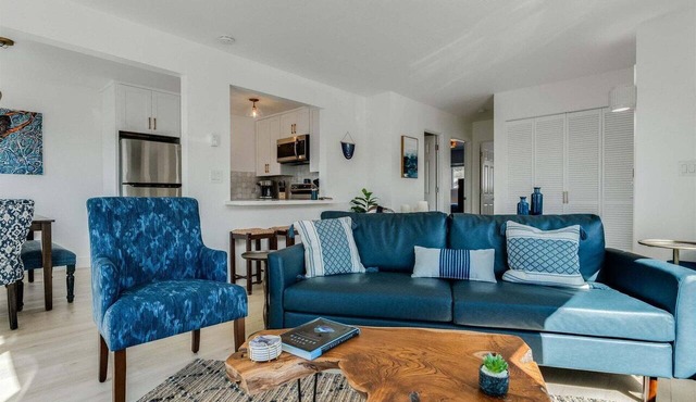 Ocean Paradise Awaits 2 Bed 1 Bath Walk to town and the beach, comfy outdoor area with firepit & bbq