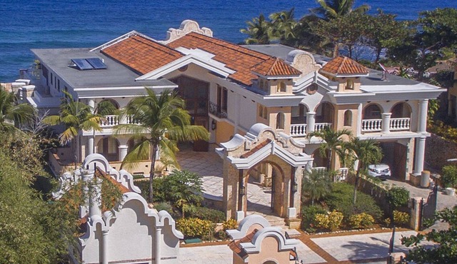 Oceanfront Private 10 Bedroom Villa perfect Wedding/family/friends reunions, in Cabrera