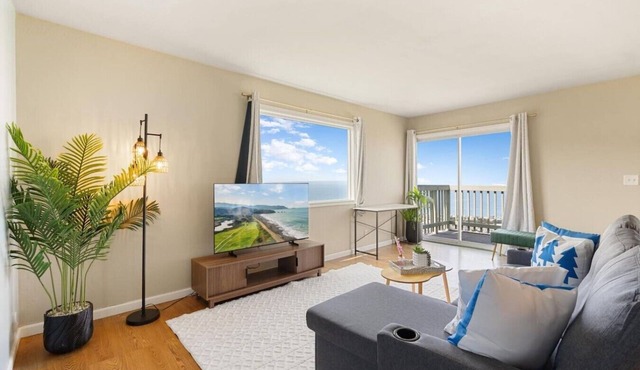 Oceanview 2BR 1Bath Retreat Balcony + Sunset Views