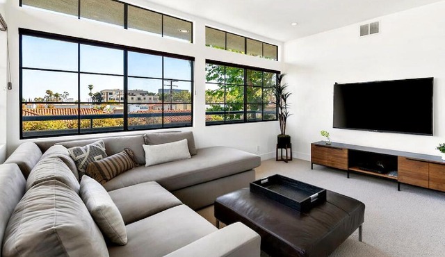 One Bedroom Condo with Panoramic City Views