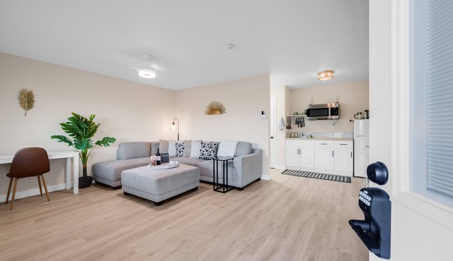 One Bedroom Townhouse with Vineyard Views!