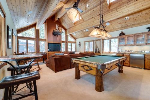 'One Moose Lodge' w/Hot Tub in Tahoe Donner