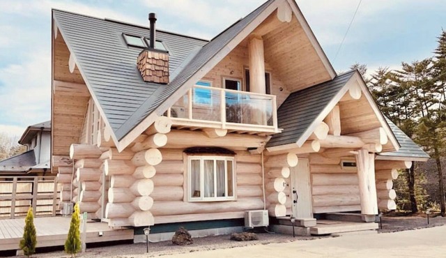 Opened in May 2021Yellow cedar Canadian loghouse/Kitasaku-gun Nagano