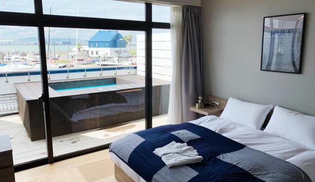 Osaka Hokko Marina HULL