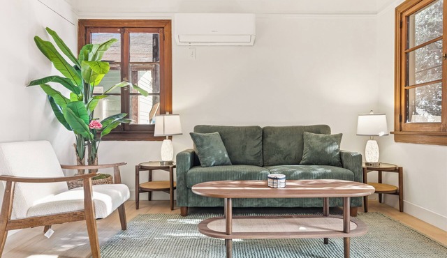 Oversized Furnished 1BR in Rose Park with King Bed, W/D & Parking