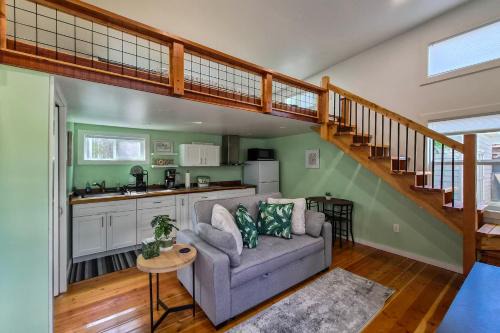 Pacheco/Martinez Studio: 22 Mi to Dtwn Oakland!