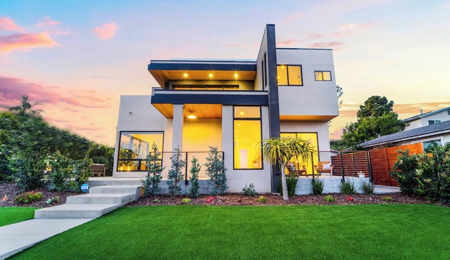 Pacific Beach Luxury - Hot Tub/Sauna/Firepits/Ebikes/Surf/EV Charger/Garage