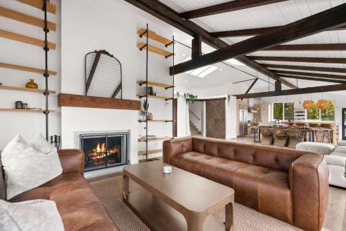 Pacific Palisades 4BR with Views by Colby and Conrad