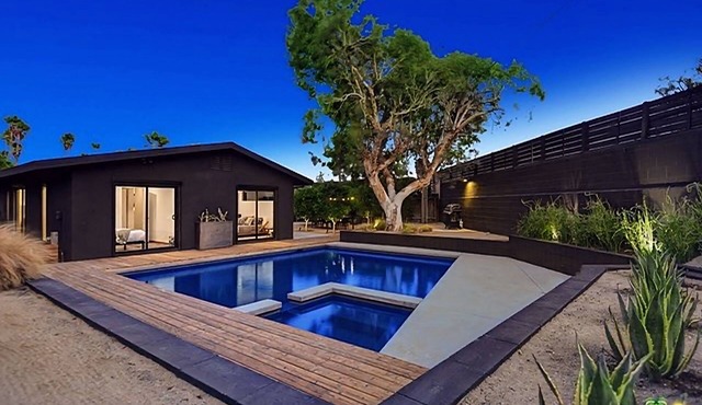 Palm Springs Onyx Oasis is a 3 bedroom 2 bath home with a prime location.