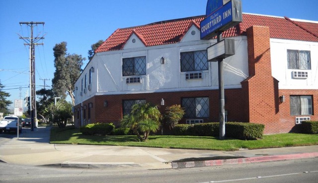 Palms Courtyard Inn