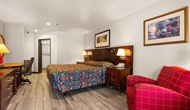 Paradise Lodge - Canoga Park in Winnetka
