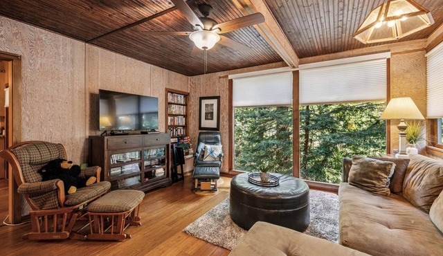 Peaceful Cabin | Redwoods, Creek + Outdoor Space